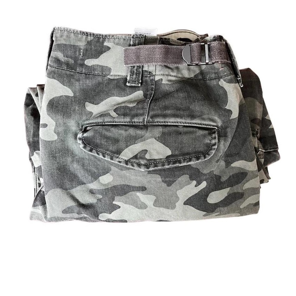 gorgeous dark green camo cargo pants